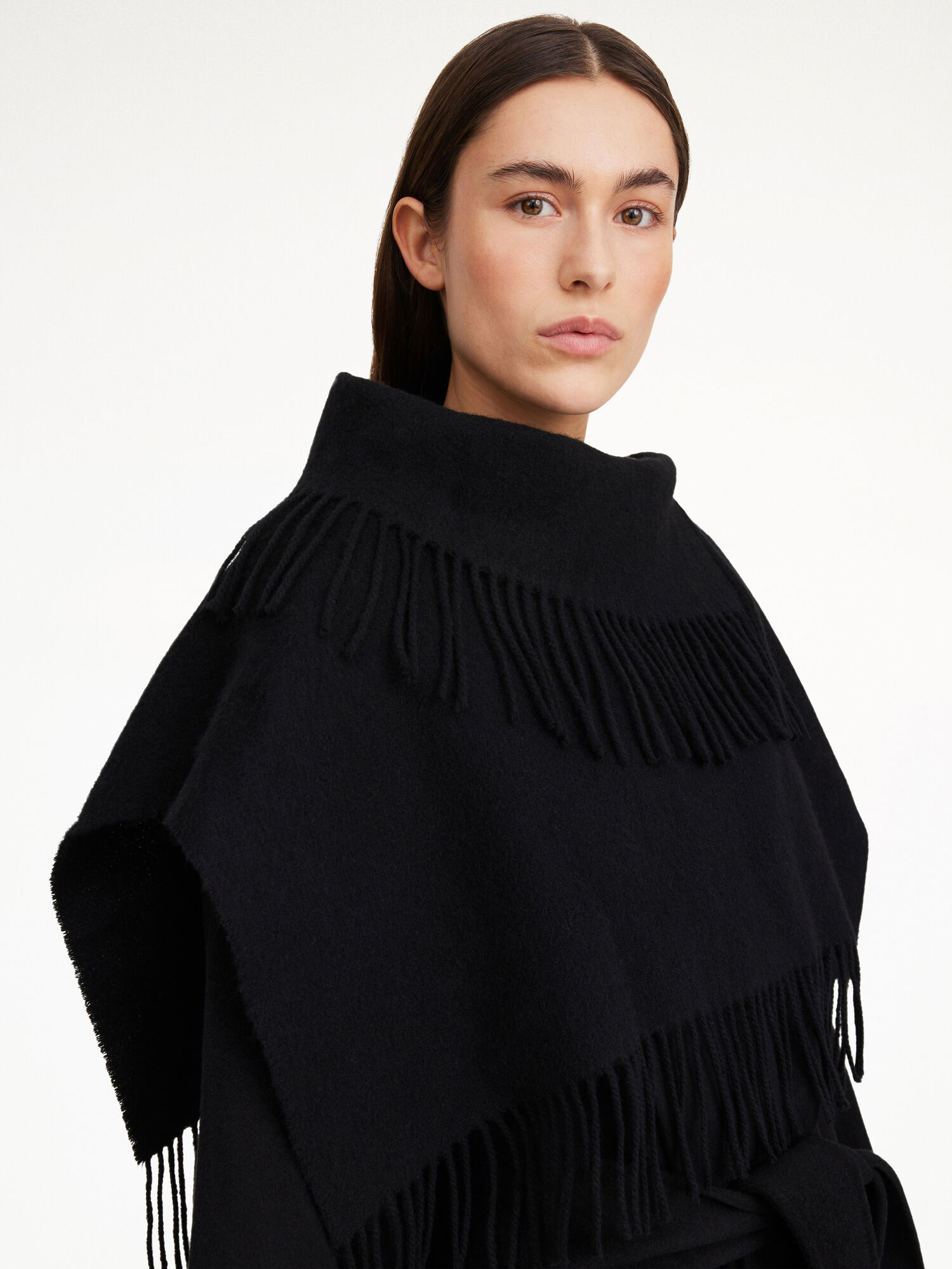 By Malene Birger Turtla Wool Fringe Bib Halsduk Svarta | SE_BB90480