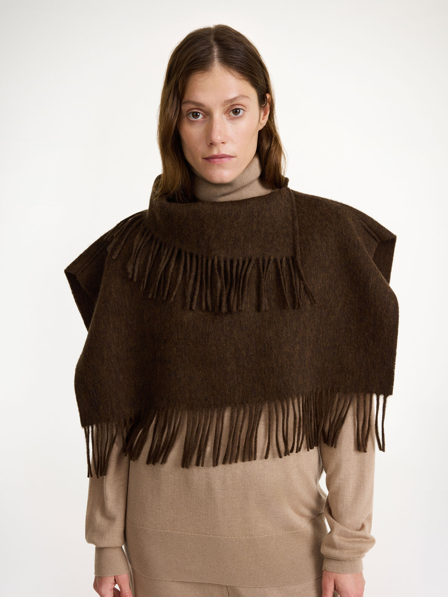 By Malene Birger Turtla Wool Fringe Bib Halsduk Shitake | SE_BB95331